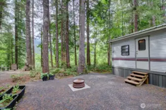 Fire pit included!!