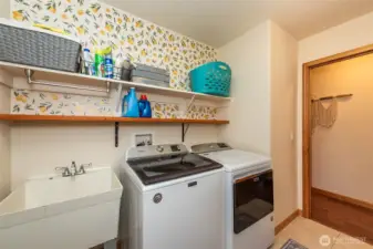 Laundry room with sink