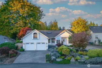 Welcome home to 2510 Morse Ct SE!