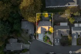 Property lines drawn are approximate.