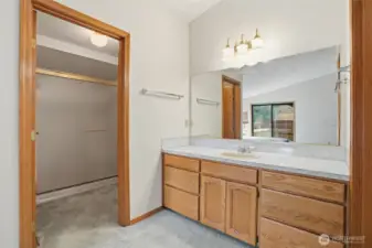 Ensuite vanity, walk-in closet