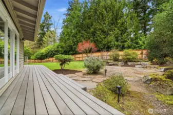 Composite deck perfect for outdoor entertaining
