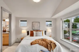 Here's a view of the en-suite bath in the 2nd bedroom. All the blinds in this home are top-down/bottom-up.