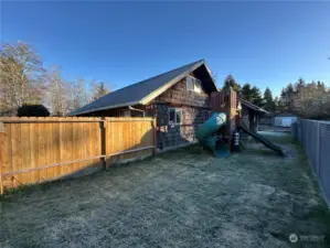 Side yard fenced in