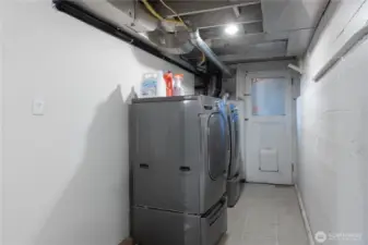 Laundry area w/exterior access