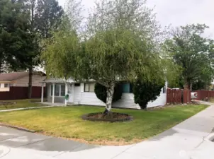 Walking distance to Schools & Churches