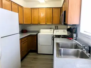 Kitchen, ALL appliances stay! Plus Washer/Dryer