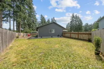 Unaltered photo of the back left of the yard and home.