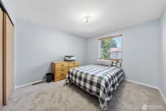 Nice size bedroom.