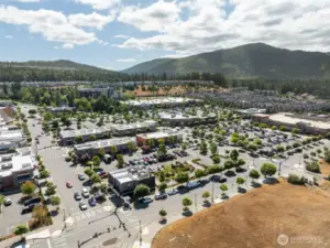 Issaquah Highlands Town Center offers a vibrant mix of shops, dining, coffee, groceries, and community amenities—all just minutes from your doorstep.