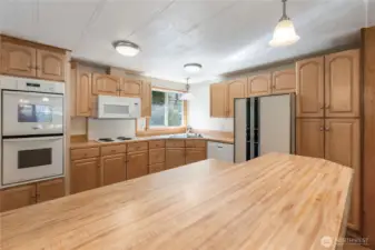 BREAKFAST COUNTER