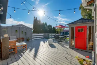 Private, backyard retreat w/ new composite deck…