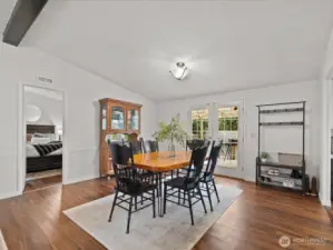 Overside dining room - great entertaining space!