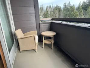 Deck chair and table