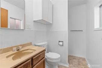 Flex room 3/4 bath