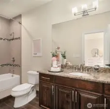 Spotless full bath.