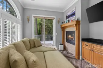 primary bedroom living area