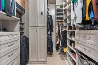 Primary bedroom walk in closet