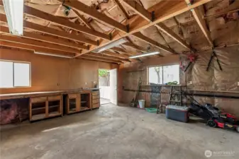 Detached Shop Room