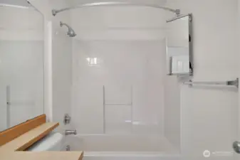 2nd bedroom bath