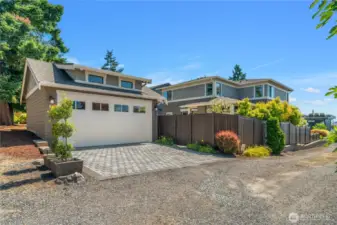 Quiet alley to 2 car garage