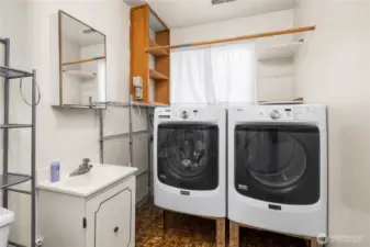 Laundry with bath