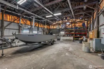 2000sqft Shop