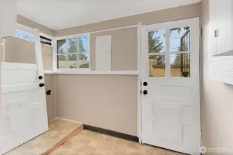 utilitiy/mud room