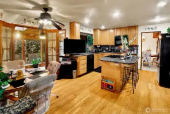 Kitchen and eating spsce