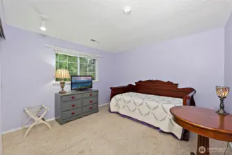 Guest bedroom