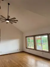 Vaulted Ceilings & hardwood floors in living room