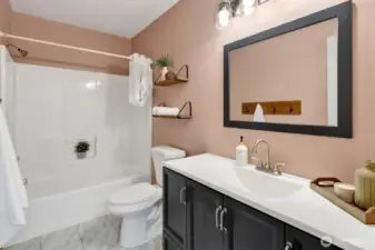 2nd floor full bathroom