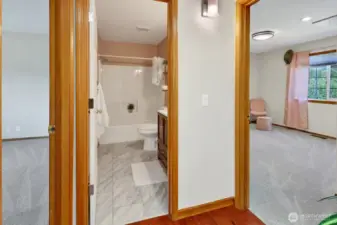 2nd floor full bathroom