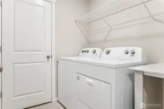 Photo's are for representational purposes only. Colors and finishes may differ.