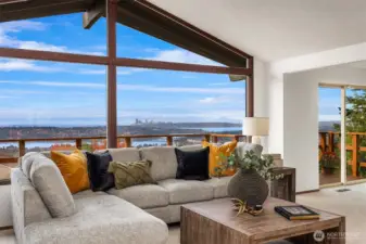 The panorama continues into the adjacent dining area.