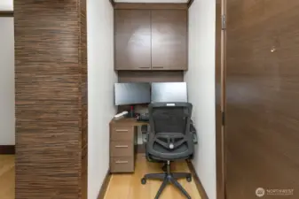 Office area next to entry way into the unit. Perfect for working from home.