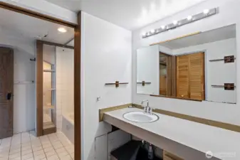 Full jack-n-jill bathroom with large counter.