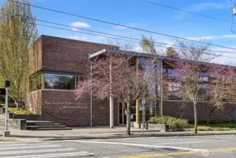 Just a couple of blocks to the public library.  Montlake Elementary school is also close by.