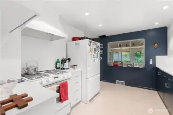 New quartz counters and backsplash. Gas cooking