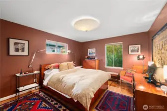 Spacious main bedroom