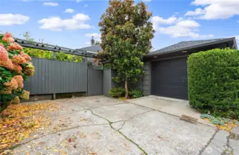 Off alley parking for additional car(s)