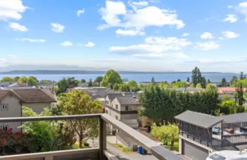 Panoramic views of sound, mountains, and Downtown Edmonds. Stunning year round!