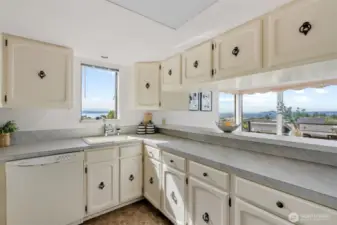 The layout of the kitchen is a bonus for an easy refresh or remodel.