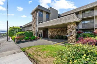 A secure lobby entrance and a pass through driveway for smooth pickups and drop offs.