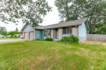 Duplex w/Lots of parking