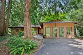 Your private haven in a prime Redmond location!