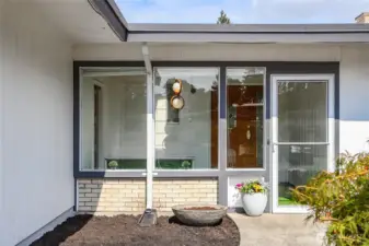 FRONT ENTRANCE / SUN PORCH/ MUD ROOM