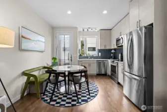 Stainless steel appliances stay with the townhouse