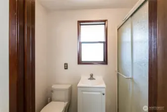 Guest bathroom 2