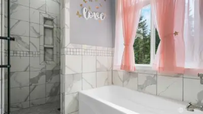 Primary Bathroom - Main Floor